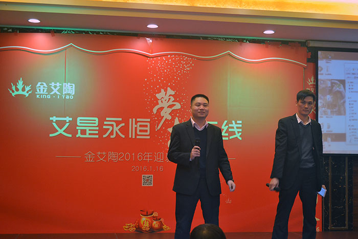 研發(fā)部演唱歌曲《掌聲響起來》