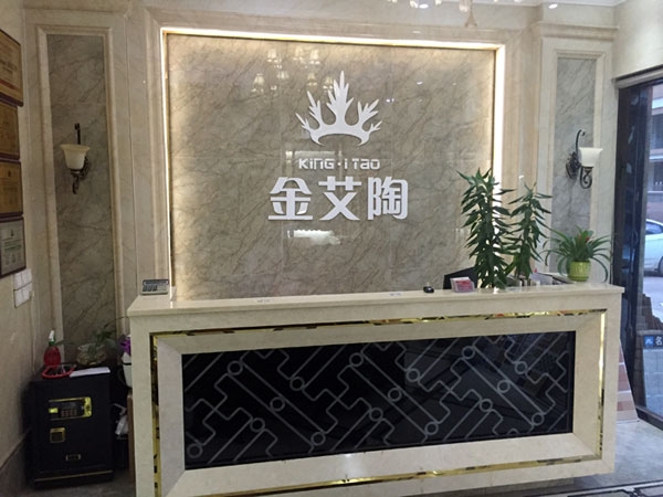 如今，80后已經(jīng)成長(zhǎng)為壯年，逐漸成為各個(gè)崗位的重要負(fù)責(zé)人，因生活的洗禮變得理性而不再?zèng)_動(dòng)?！?0后”，他們青春洋溢，在各個(gè)崗位上都沖在最前線。“80后”獨(dú)具個(gè)性和魅力，已然成為各行各業(yè)主力軍代表人物。作為80后典型的創(chuàng)業(yè)成功代表陶瓷一線品牌 金艾陶瓷磚 龍川總代理吳金星與他的銷售團(tuán)隊(duì)便是其中之一。